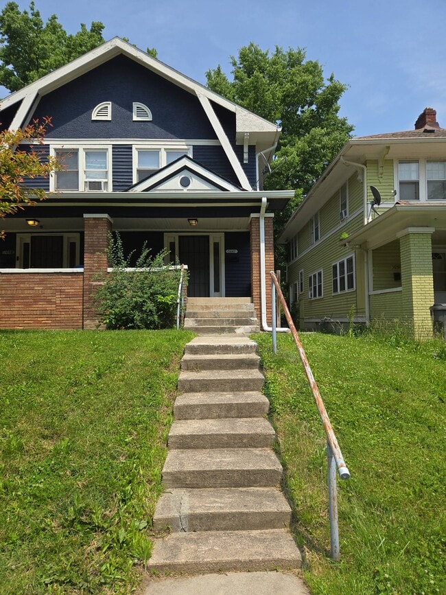 Primary Photo - 3667 Birchwood Ave