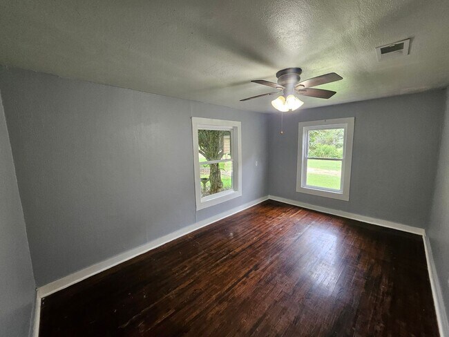 Building Photo - 1046 Miers St