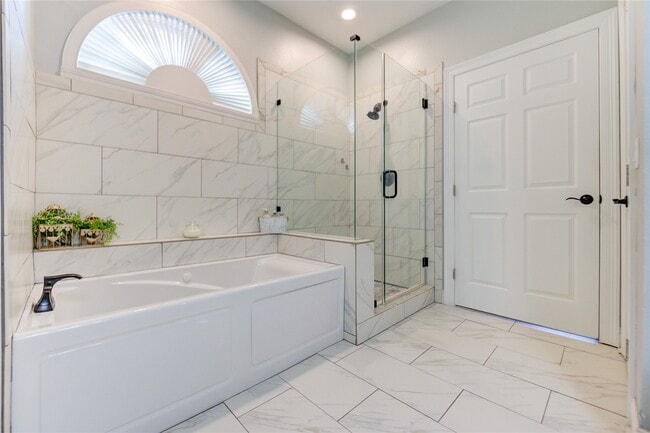 Building Photo - 6206 Clear Canyon Dr