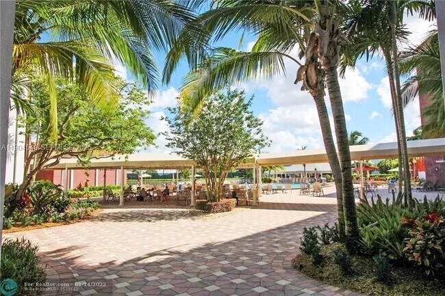 Building Photo - 4008 Berkshire A