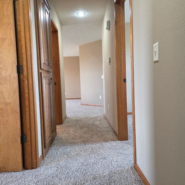 Building Photo - Charming 3-Bedroom Home in a Quiet Subdivi...