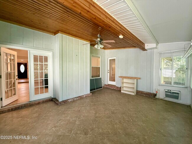 Building Photo - 2217 Hammock Oaks Dr N