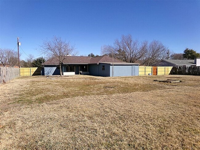 Building Photo - 1913 Killarney Dr