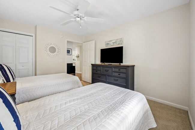 Building Photo - 356 Blue Stem Dr