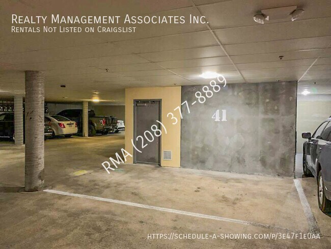 Building Photo - 406 S 13th St