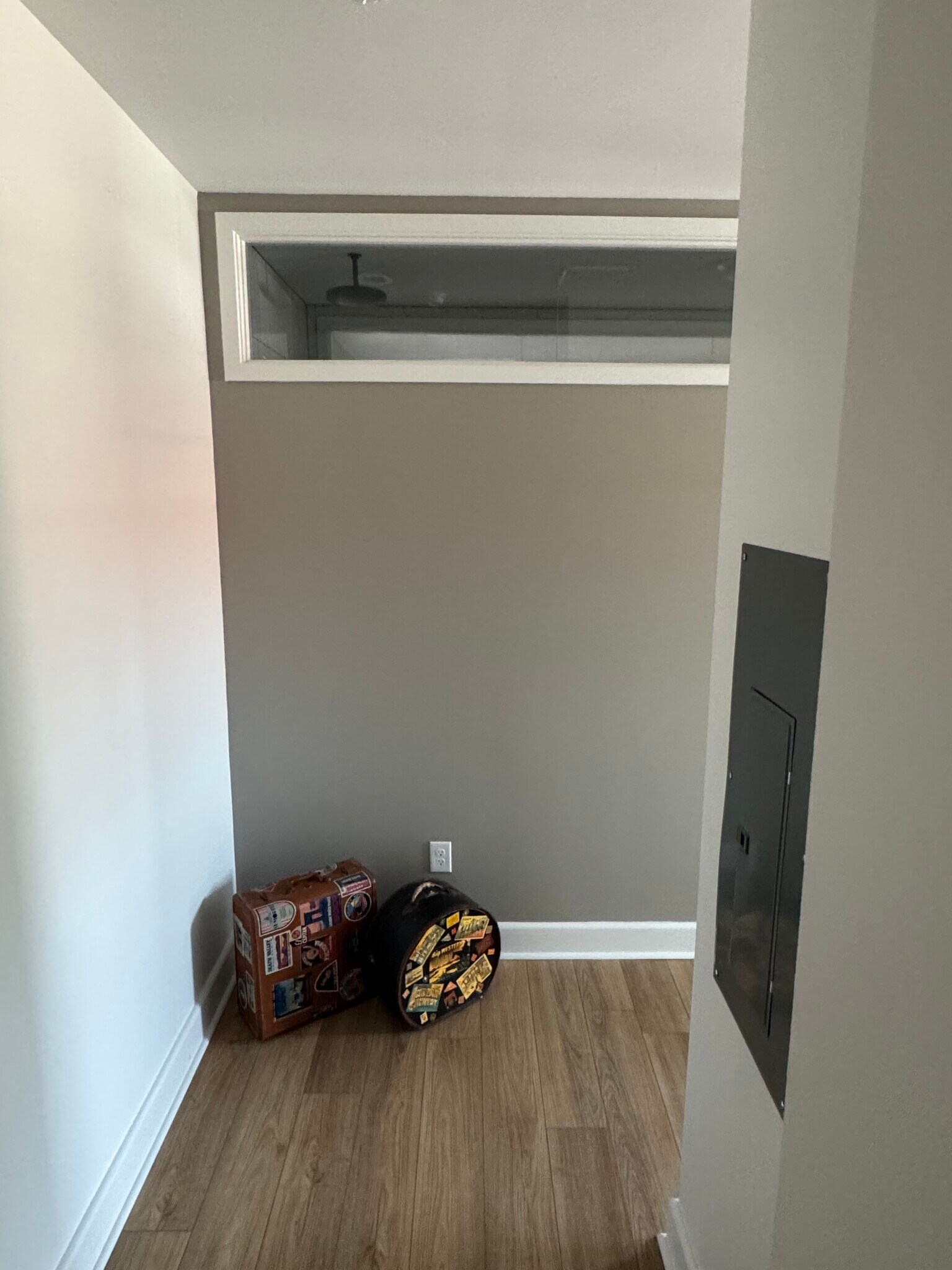 Entrance to apt - 3101 W Cary St