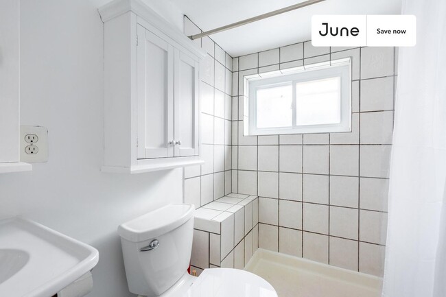 Building Photo - 616 Orleans Pl NE