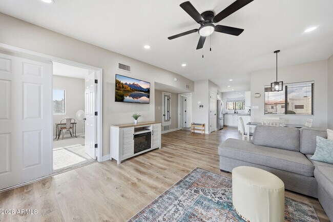 Building Photo - 16540 E Gunsight Dr