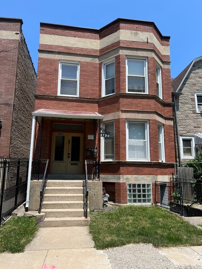 Primary Photo - 3730 W Dickens Ave