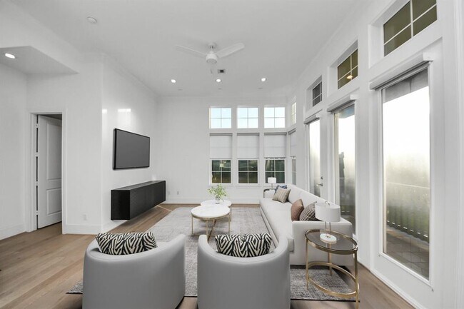 Building Photo - 4005 Woodshire Vlg Ests