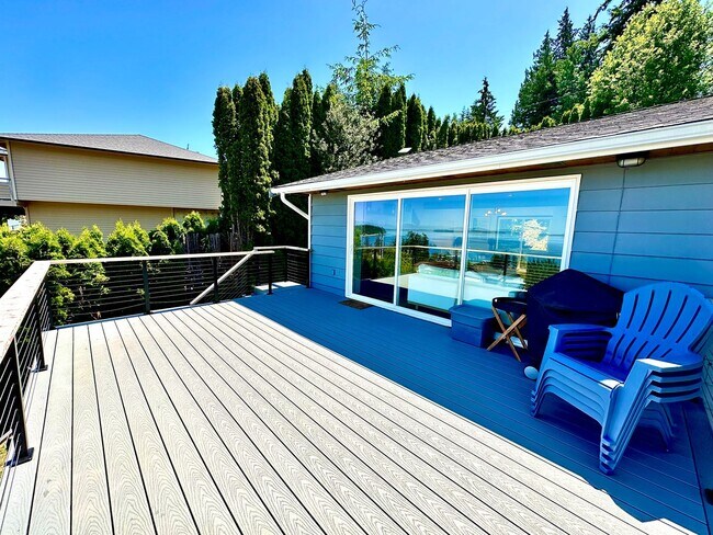 Building Photo - Rental with Views of Utsalady Bay and Mt B...