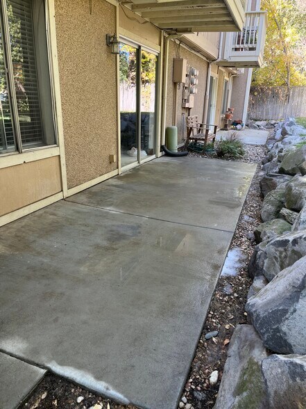 Building Photo - 435 E Creekside Cir