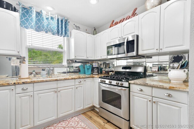 Building Photo - 1601 S Palmway
