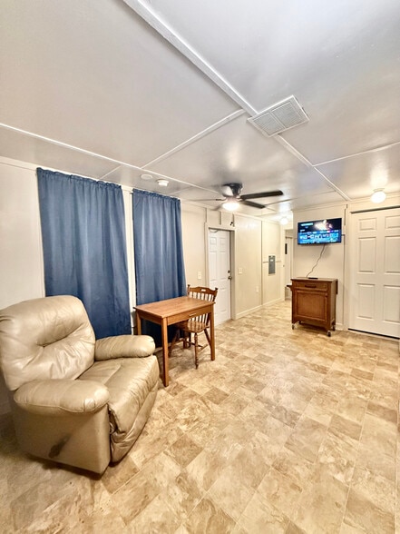 Building Photo - 3801 Pheasant St