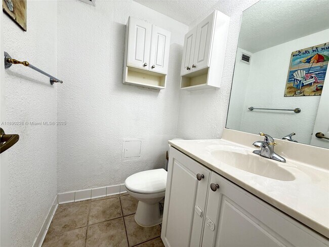 Building Photo - 2501 S Ocean Dr