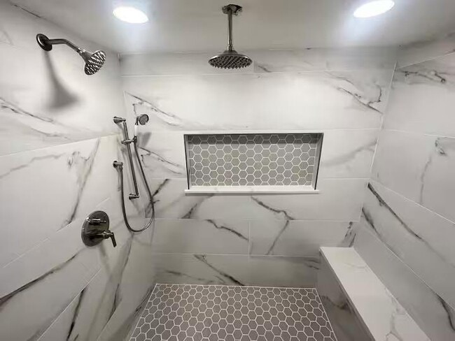 Building Photo - 17210 W Beach Rd