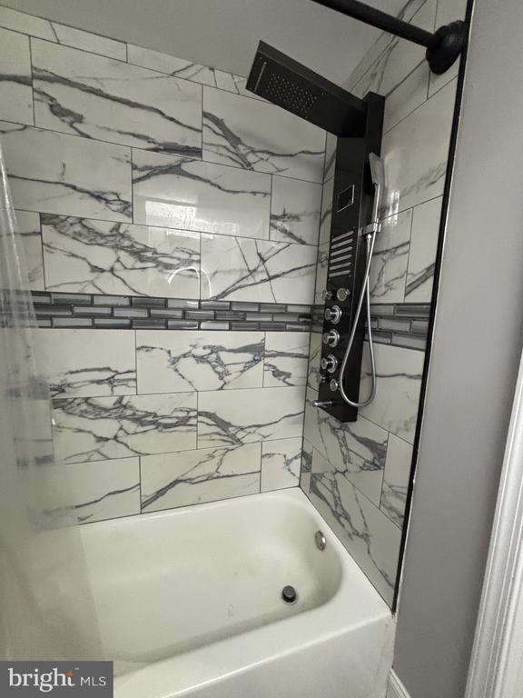 Building Photo - 3026 E Monument St