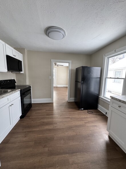 Building Photo - 207 W Mill St