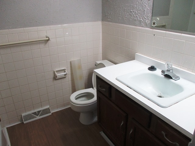 Building Photo - 224 Robinhood Ln