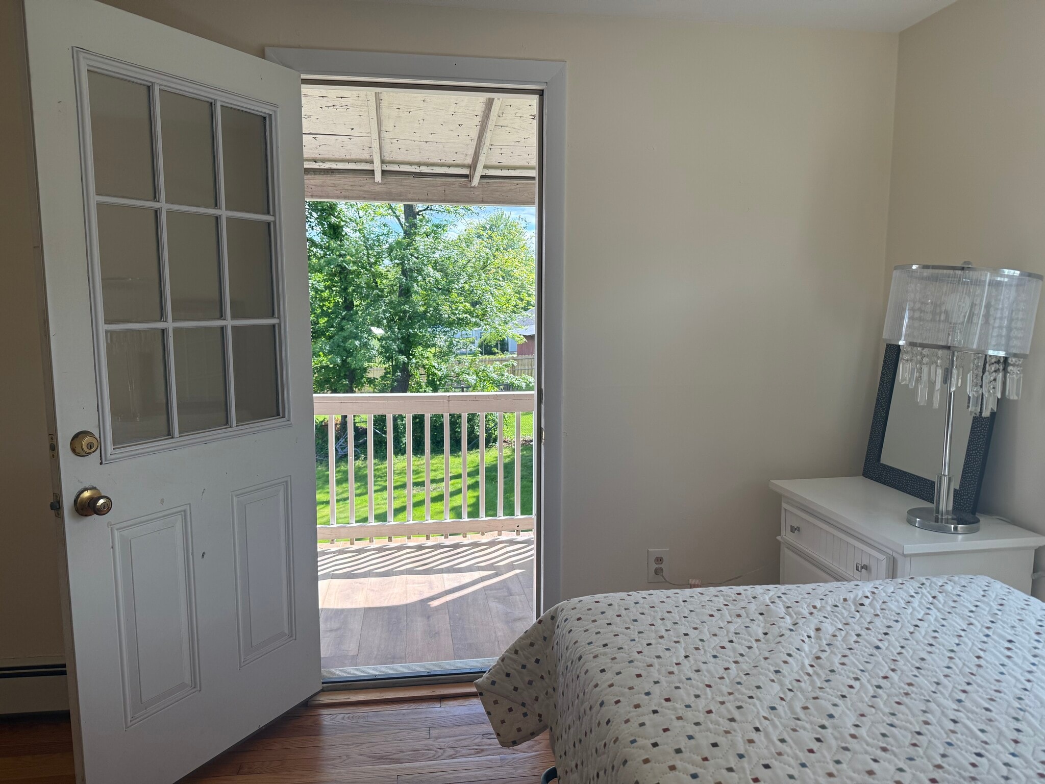 Bedroom 2 w/ patio - upstairs - 15 Brook St