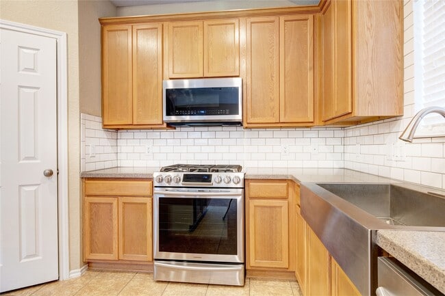 Building Photo - 6302 Denison Oaks Dr