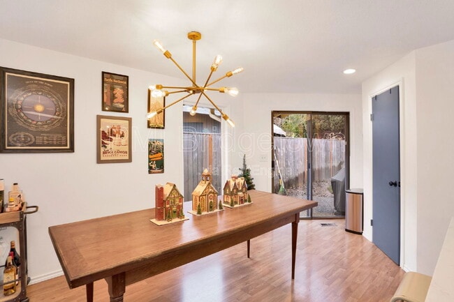 Building Photo - 11735 SW Butte Ln