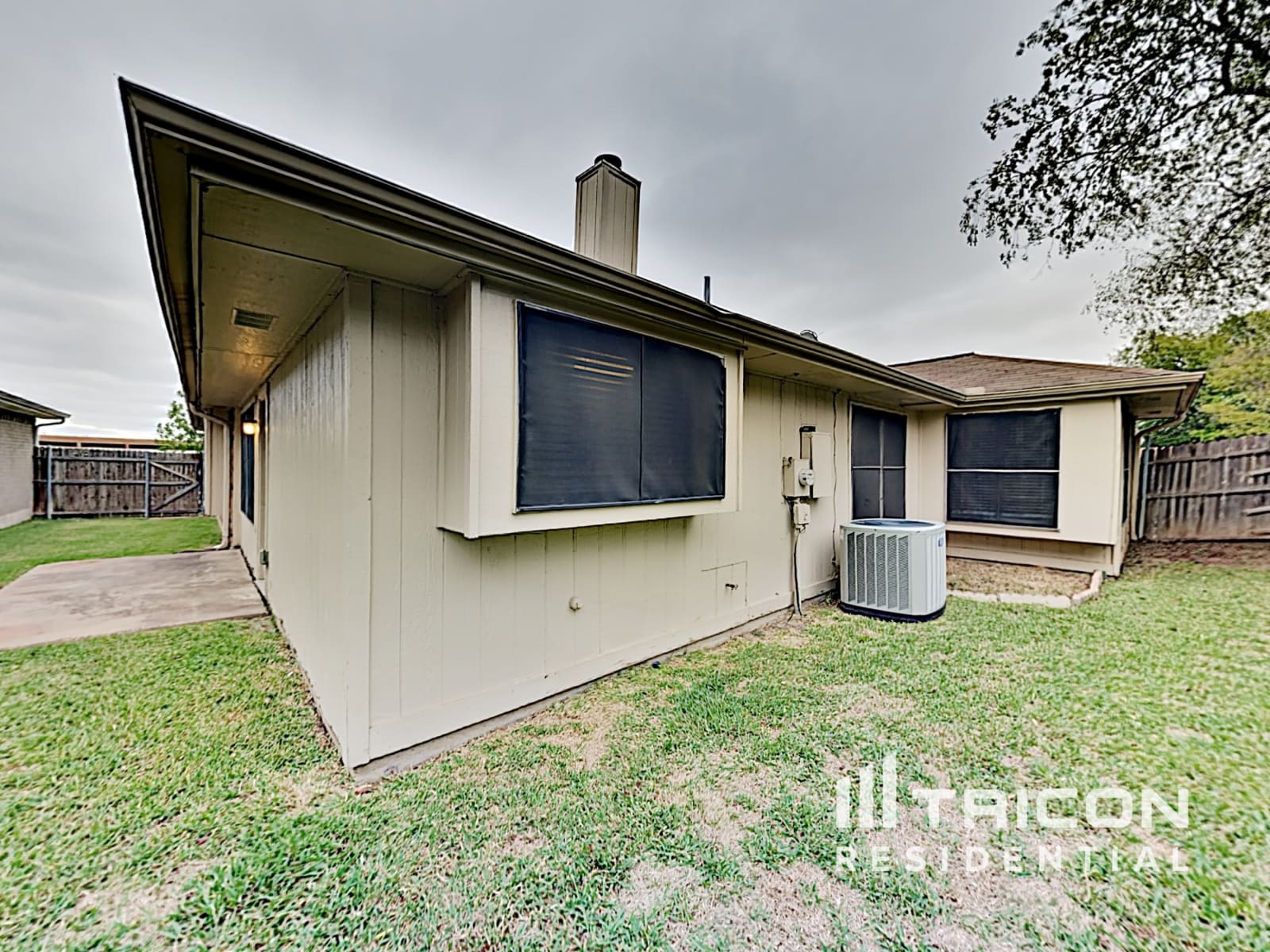 Building Photo - 520 Angelina Dr