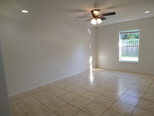 Building Photo - 141 Inconnu Ct