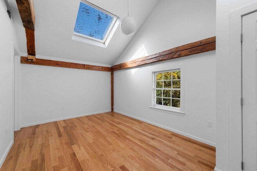 Building Photo - 15 Lynde St