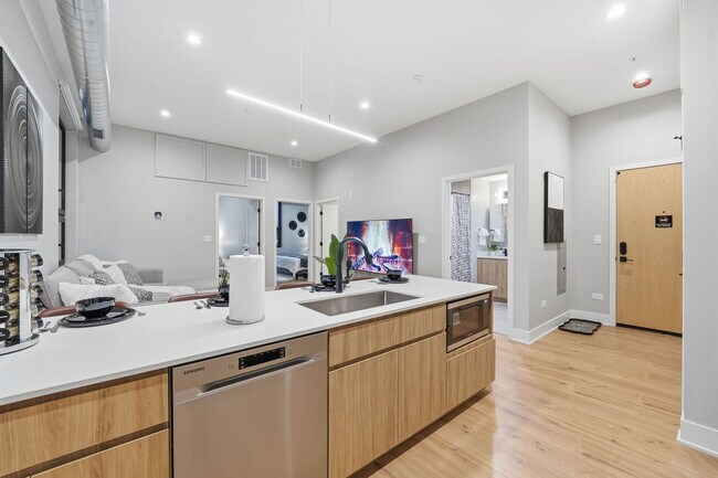 Building Photo - 6044 N Winthrop Ave