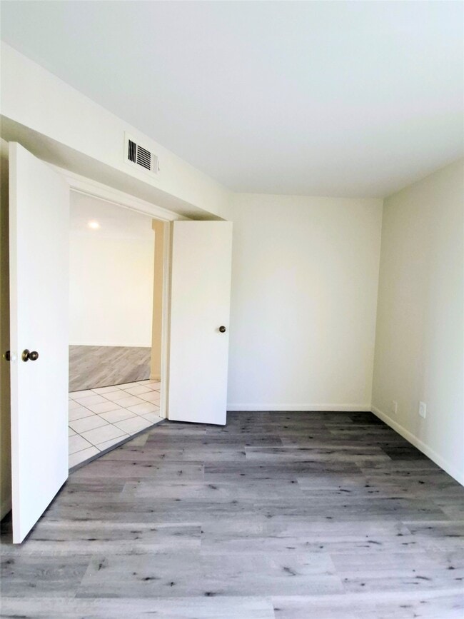 Building Photo - 500 Tiki Dr