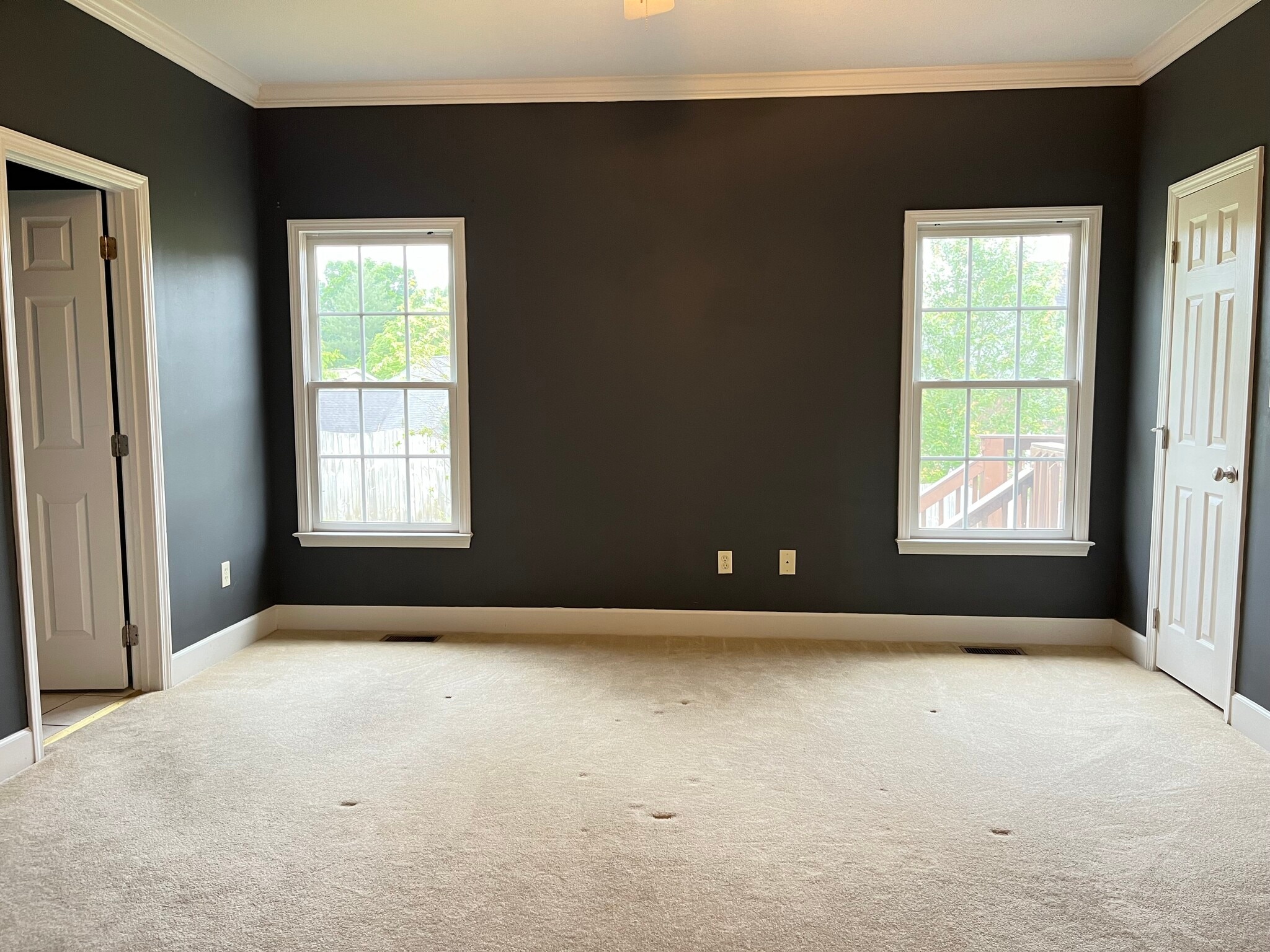 Building Photo - 2 Larchmont Ln