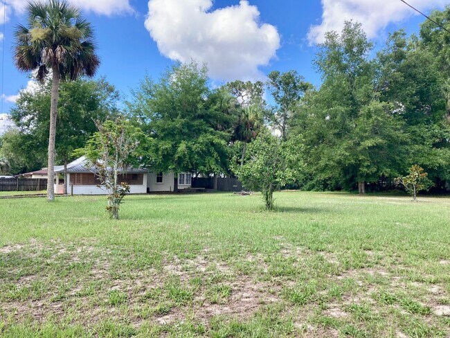 Building Photo - Crystal River Cottage!