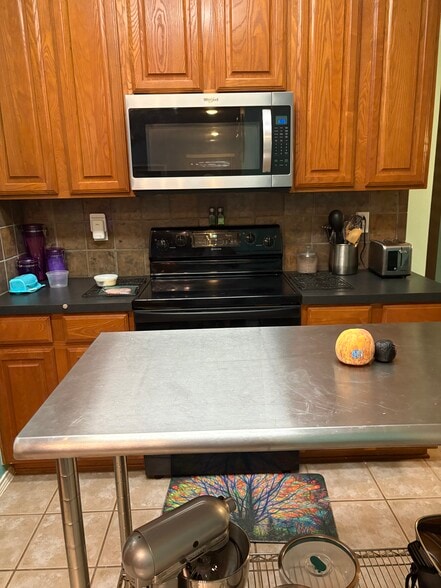 Kitchen - 2312 Orchid Dr