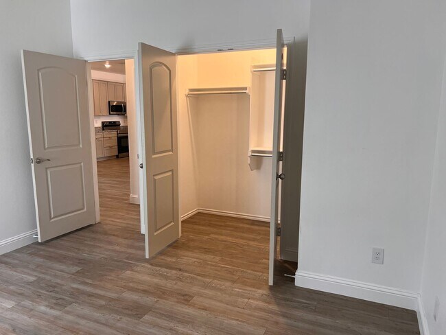 Building Photo - 3 Bedroom Rental Available July 9th in Fre...