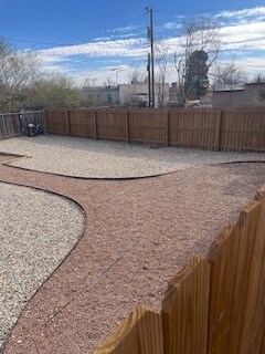 Building Photo - 621 S Melendres St