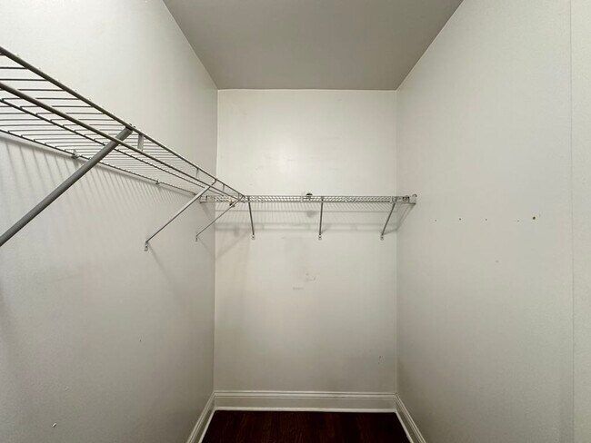 Building Photo - 2641 N Spaulding Ave