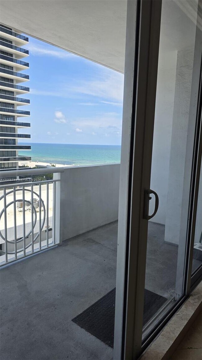 Building Photo - 5825 Collins Ave
