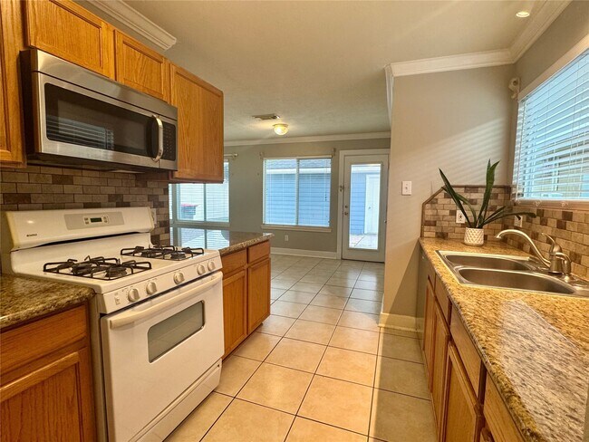Building Photo - 9910 Farrell Dr