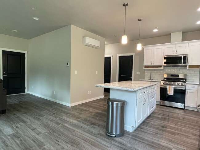 Building Photo - Silverdele ADU