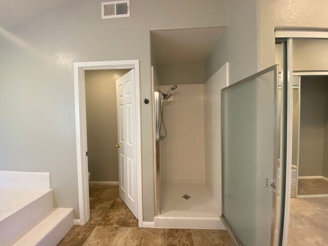 Building Photo - Stunning 4 bedroom Home with a Pool locate...