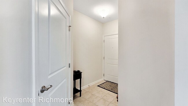 Building Photo - 1100 Westwood Village Ln