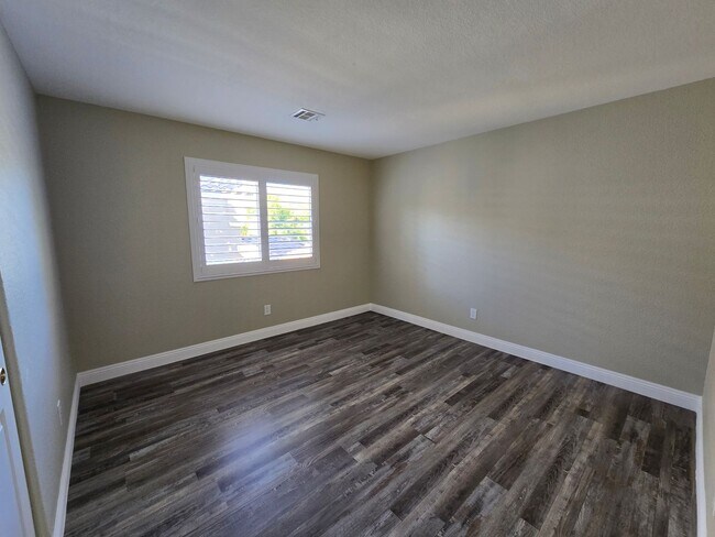 Building Photo - A Fabulous 4 Bedroom Home in Peccole Ranch