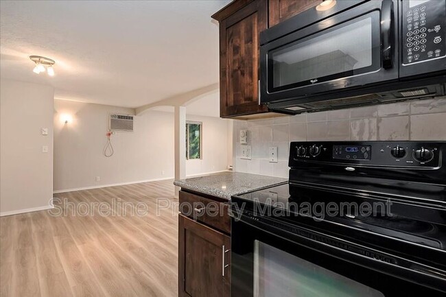 Building Photo - 2111 Brittany Ln