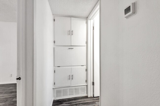 Interior Photo - 2960 E 5th St