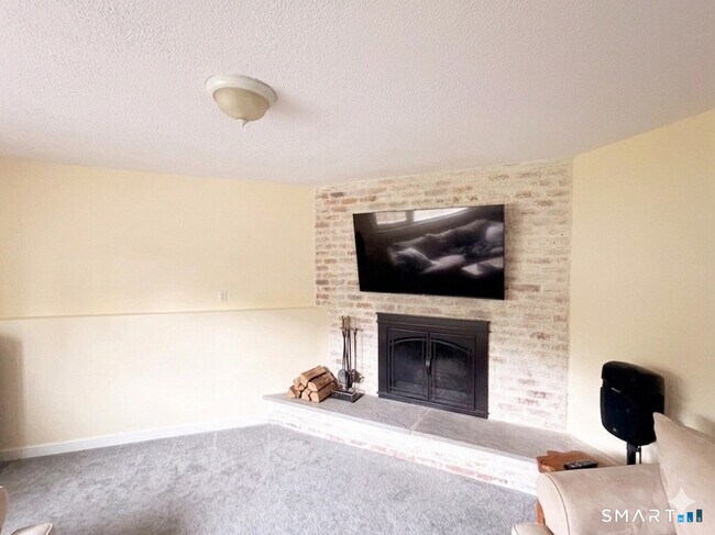Building Photo - 4 Cranbury Woods Rd