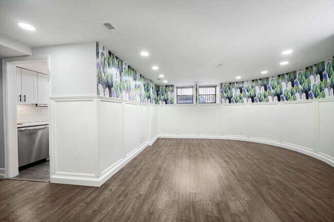 Building Photo - Dual-Entry Designer 2BR | In-Unit W/D | Pet Friendly & Parkside! Available now!
