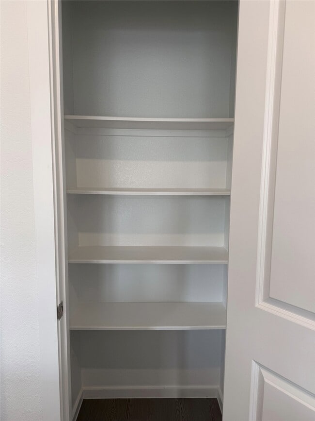 Building Photo - 25670 Roy Rogers Rd