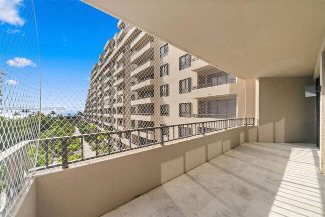 Building Photo - 251 Crandon Blvd