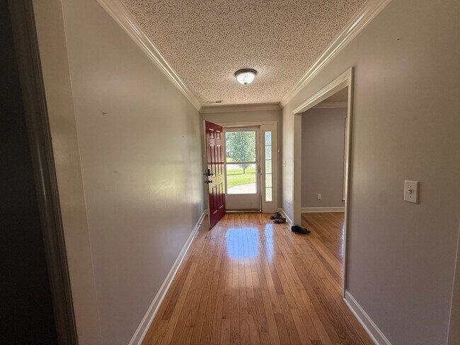 Building Photo - 4/2 Home Available Now!